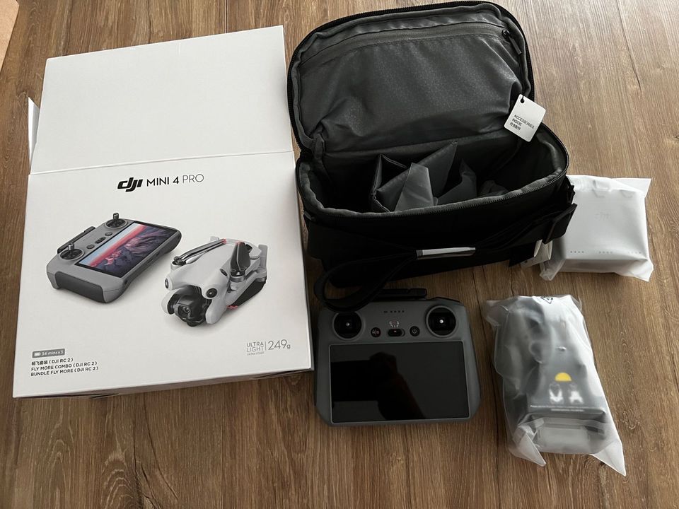 DJI - DJI Mini 4 Pro Fly More Combo